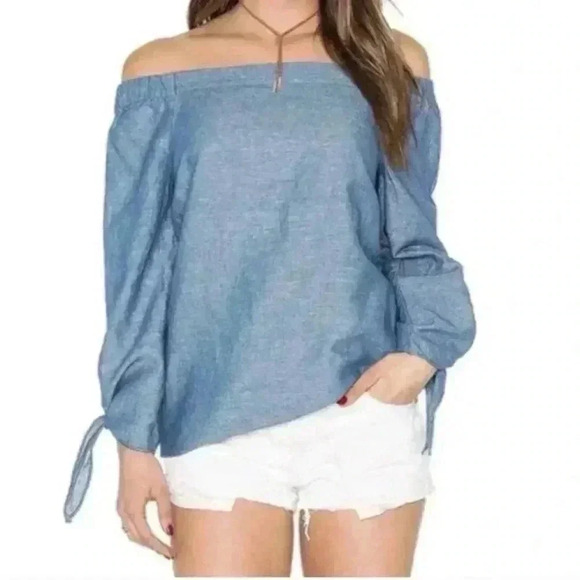 Free People ‘Show Some Shoulder’ Top Chambray Blue Size Medium - Picture 1 of 5